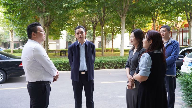 欢迎市委外办一行莅临新利官方网调研指导
